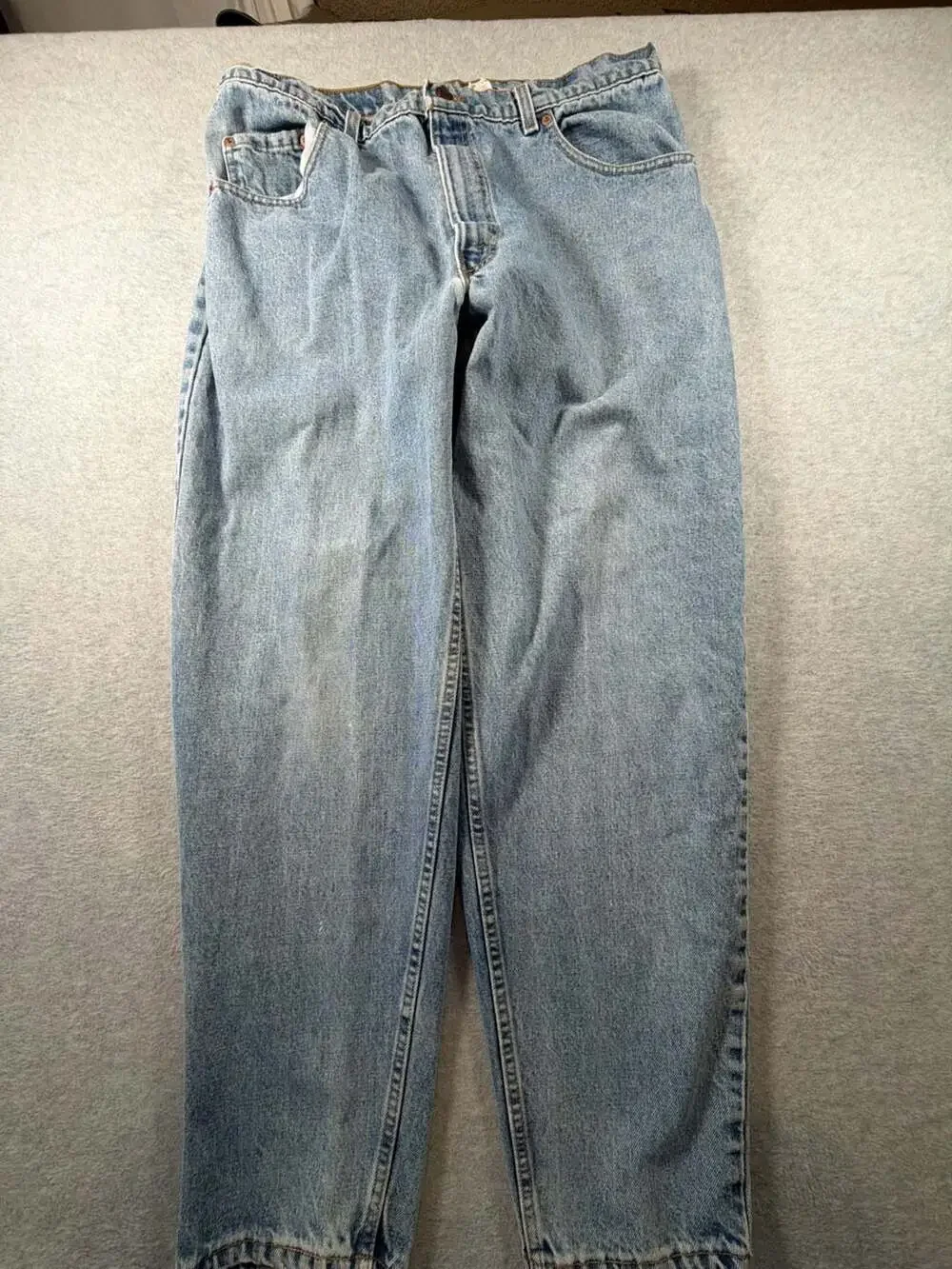 Vintage Levi's 560 Loose Fit Tapered Leg Jeans Men's 38x32 Light Wash